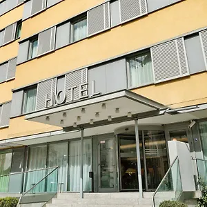 Отель Courtyard By Marriott Schoenbrunn, Вена